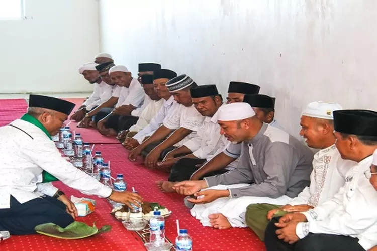 Plt Bupati Palas drg Ahmad Zarnawi Pasaribu Diacara Tepungtawari Calon Jemaah Haji Padang Lawas  (Realitasonline.id/ SS)