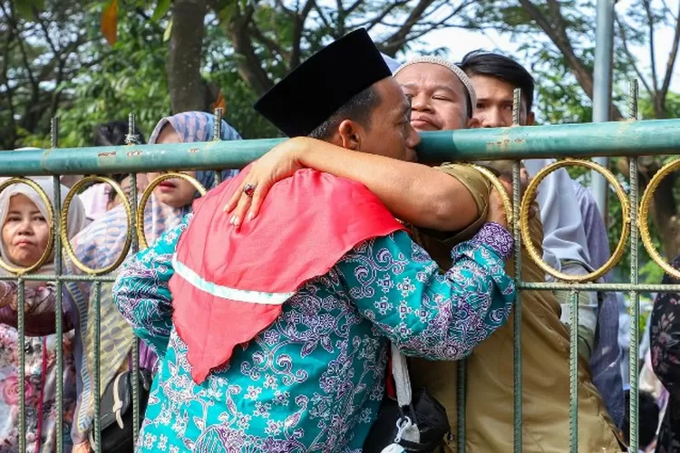 Pemkab Bekasi melepas keberangkatan 392 calon Jamaah Haji asli daerah Kabupaten Bekasi yang akan melaksanakan ibadah haji 1444 H/2023 Masehi (Newsroom Diskominfosantik)