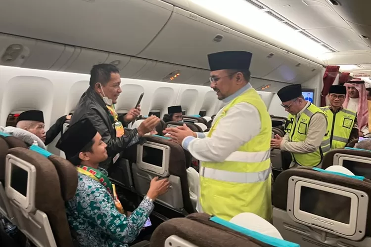 Menag Yaqut Lepas Keberangkatan Jemaah Haji Kloter Pertama