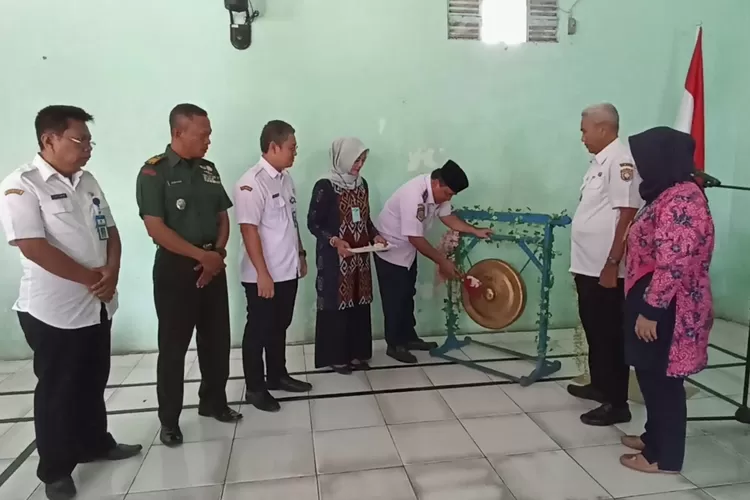 Wakil bupati Kendal meluncurkan kampung KB dan Dashat se-kawedanan Kaliwungu di Balai Desa Mororejo Rabu 24 Mei 2023.  (Edi Prayitno/kontributor Kendal)