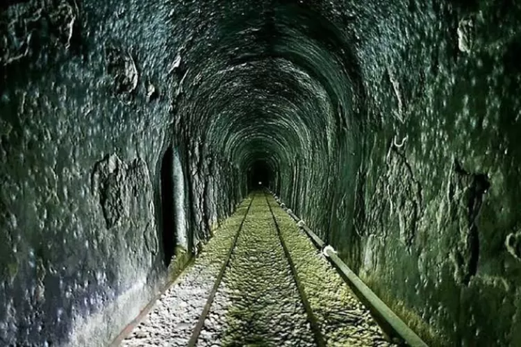 Menjelajahi Seramnya Terowongan Lubang Kalam Sawahlunto Sumbar (sikamek.sumbarprov.go.id)