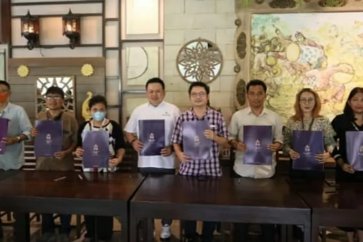 Sebanyak 40 agen properti menandatangani kerjasama pemasaran dengan Harvest City di Restoran Apung, kawasan perumahan Harvest City Cibubur - Cielungsi, Kamis siang (25/5/2023).