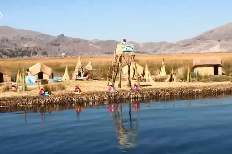 Wow Desa Unik Suku Uros Di Peru Bisa Mengapung Di Danau Titicaca Dan