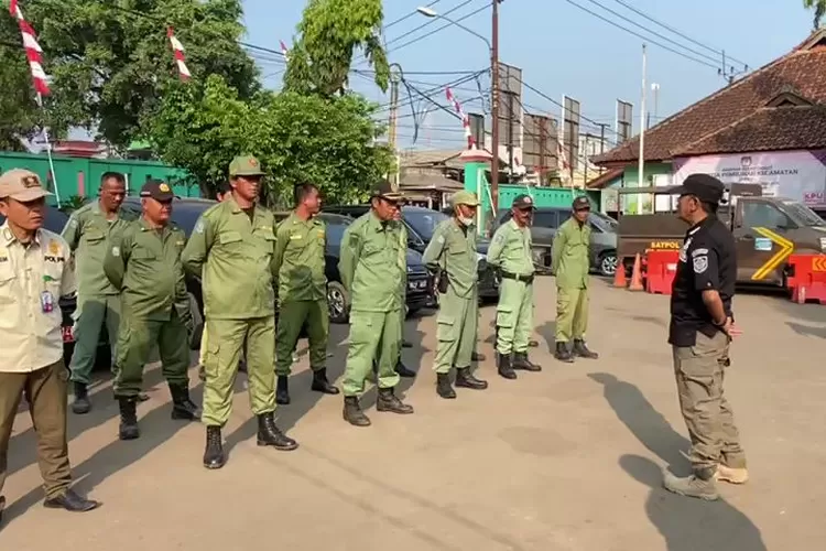 Puluhan anggota Linmas dari 11 desa di Kecamatan Parungpanjang mengikuti pembinaan.