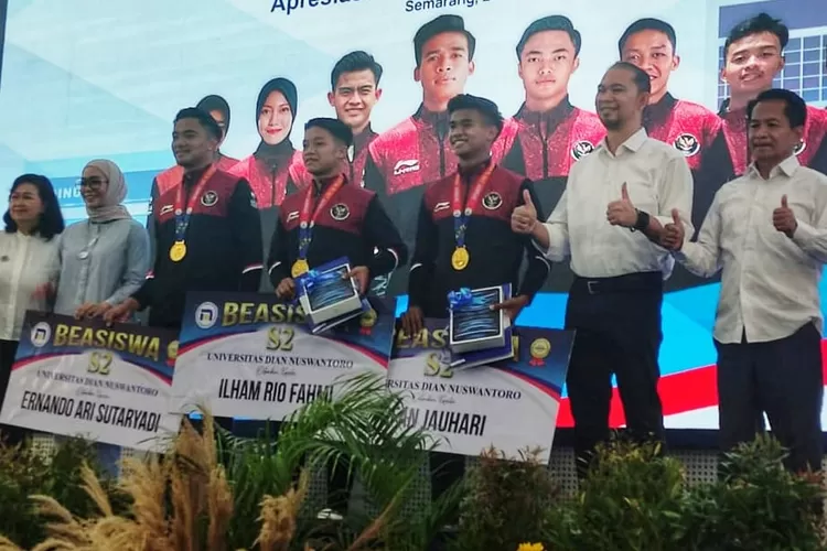 4 pemain Timnas Indonesia menerima beasiswa sampai S2 dari Udinus Semarang.  (Istimewa)