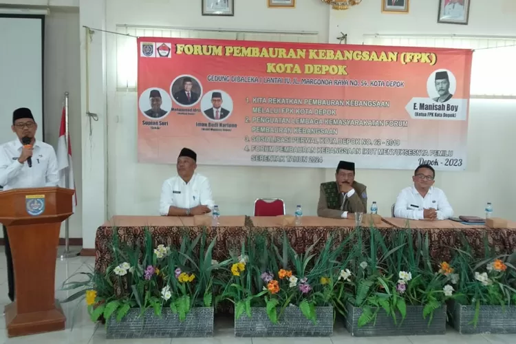 SAMBUTAN : Wakil Walikota Depok sekaligus dewan pembina FPK, Imam Budi Hartono berikan sambutan pada acara acara Kongko Keliling di aula Kecamatan Tapos.
