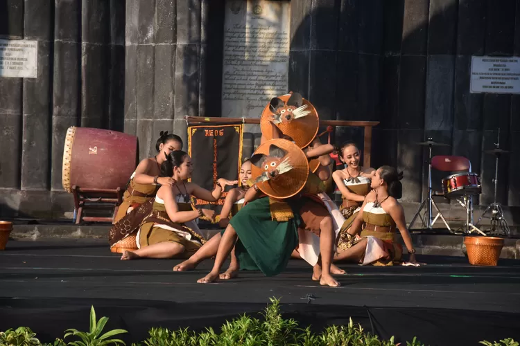  Desa Beji Ngawen Gunungkidul menampilkan tari Makarti ( Dinas Kebudayaan DIY)