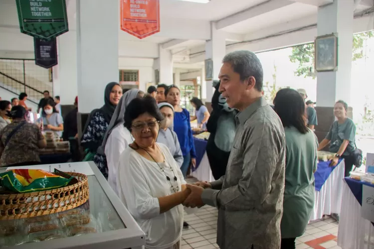 Wakil Wali Kota Bogor, Dedie A Rachim (kanan) menghadiri JBJB ke-2 Alumni TK, SD, SMP dan SMA Regina Pacis Bogor di Aula Regina Pacis Bogor.
