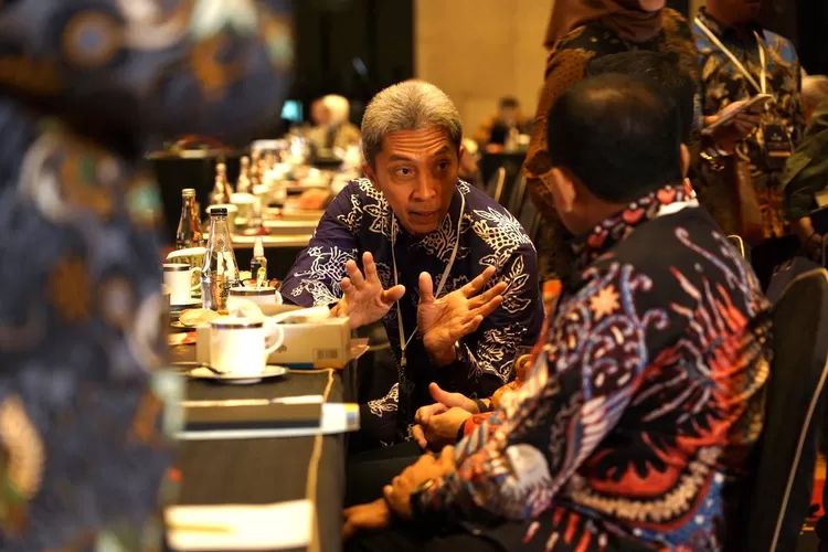 Wakil Wali Kota Bogor, Dedie A. Rachim menghadiri Rapat Umum Pemegang Saham Tahunan Luar Biasa (RUPSLB) Bank BJB.