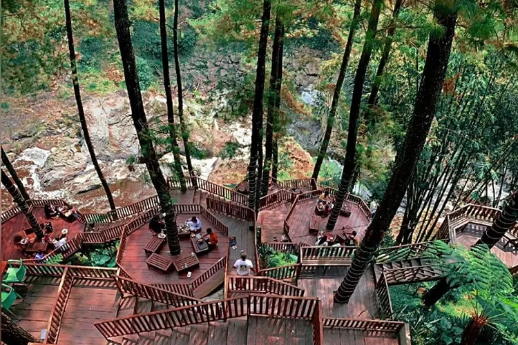 Rumah Bunga Cafe Nongkojajar Pasuruan sangat cocok untuk dijadikan tempat mencari udara segar. (Foto: instagram.com/@rumahbunga_cafe)