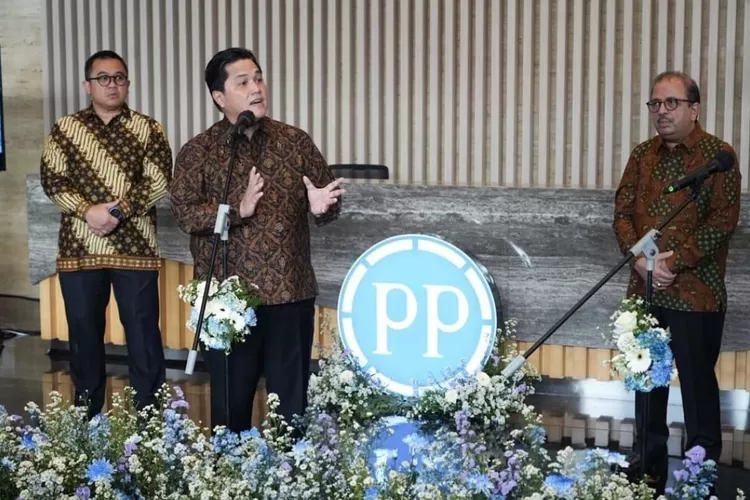 Menteri BUMN Erick Thohir saat meresmikan  tiga aset BUMN bernilai tinggi berada di Selatan Monas, yaitu Gedung Kementerian BUMN, dan Gedung Menara Danareksa yang baru direnovasi pada Jumat (26/5).