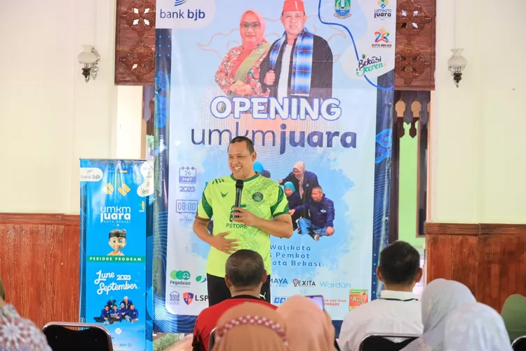 Plt Wali Kota Bekasi Tri Adhianto resmikan UMKM JUARA. (Pemkot Bekasi)