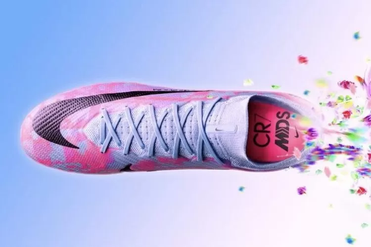 Sepatu terbaru Cristiano Ronaldo buatan Nike, Mercurial Dream Speed 6. (Tangkap layar Instagram/@cristiano)