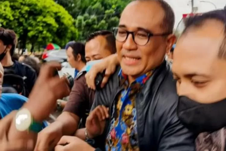 Rafael Alun Trsisambodo usai diperiksa kasus Korupsi di Ditjen Pajak. (dok. Okezone)