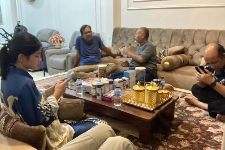 Novel Baswedan menemui Salsabila Syaira yang sempat viral karena diberitakan diduga punya hubungan khusus dengan Ketua KPK, Firli Bahuri (tangkapan layar instagram @salsyaira)