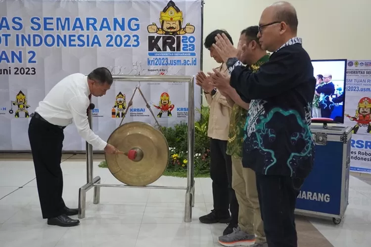 USM Resmi Buka Kontes Robot Indonesia 2023 Tingkat Wilayah 1 dan 2