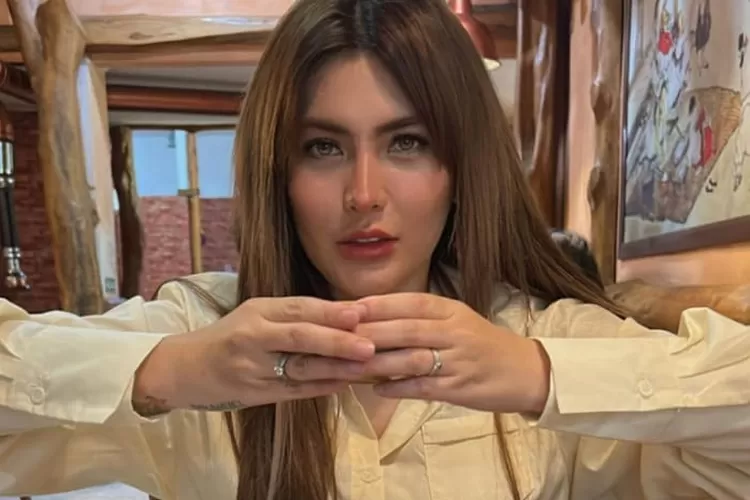 Angela Lee alami kecelakaan lalu lintas, dikabarkan dari media sosial pribadinya (Instagram @angelalee87)