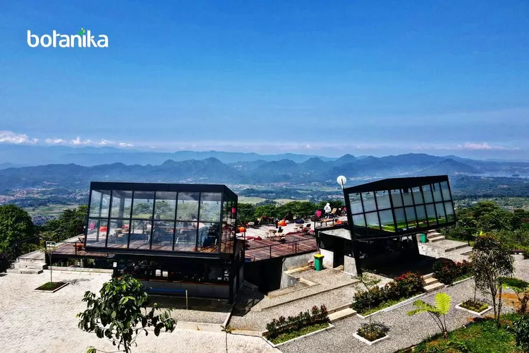 Kopi Botanika, Kafe dengan konsep alam terbuka menikmati pemandangan bawah kota Kuningan (Instagram @kopi.botanika)