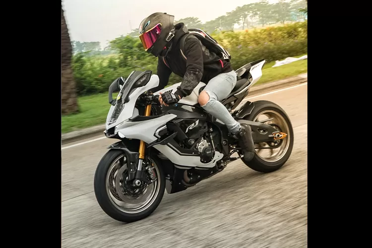 Rider stabil saat berkendara motor (Instagram @REF_Photosport)