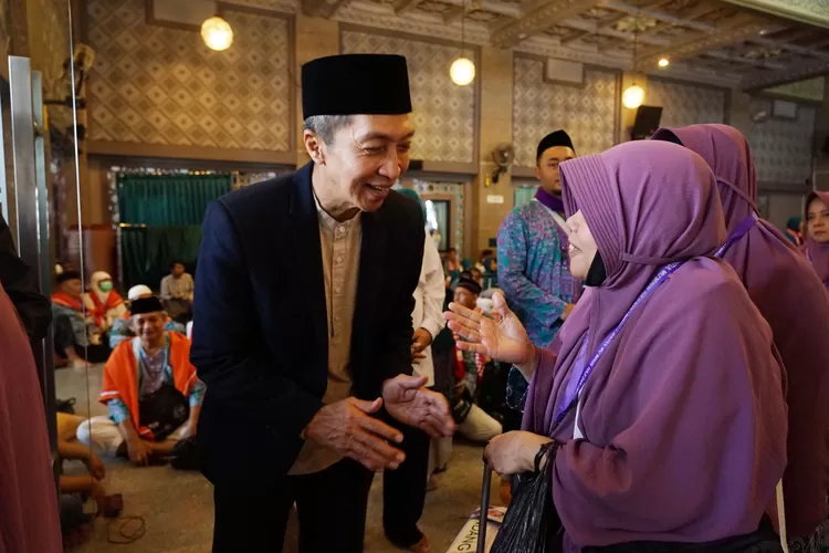 Wakil Wali Kota Bogor, Dedie Rachim antar calon jamaah Haji.