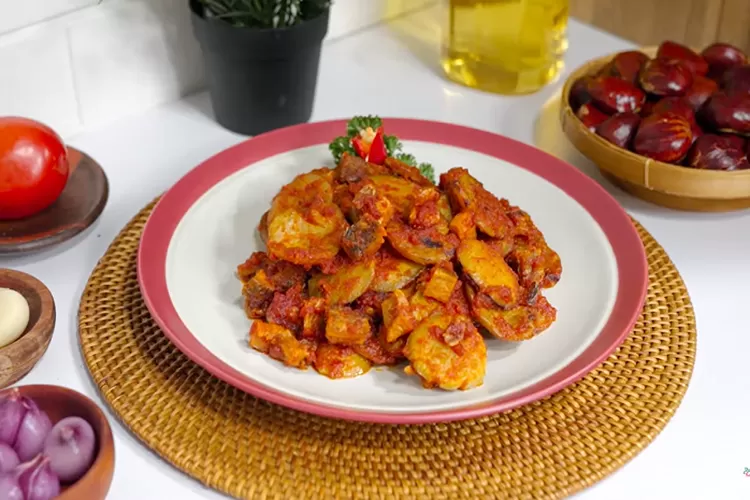 Kreasi masakan: Berikut ini resep balado jengkol ikan asin ala Chef Rudy (YouTube Rudy dan Sahabat TV)