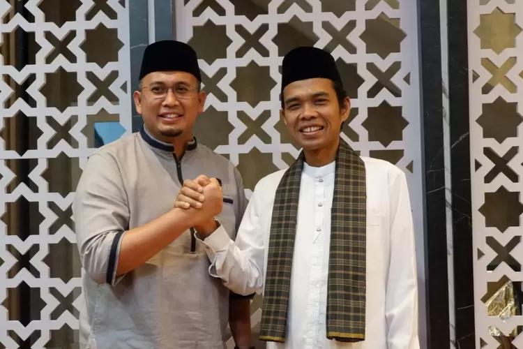 Ustaz Abdul Somad atau UAS melayangkan pujian setelah mengetahui perjuangan Andre Rosiade membolehkan pramugari berhijab.