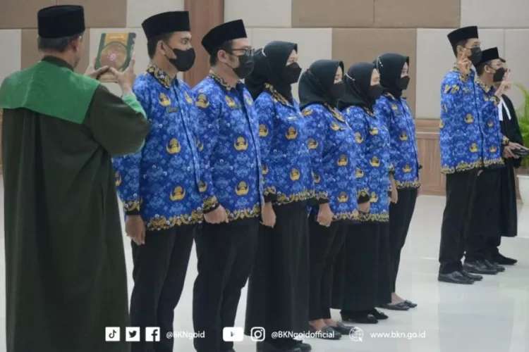 ALHAMDULILLAH.. PNS SUJUD SYUKUR, BKN RESMI Perpanjang Batas Usia ...