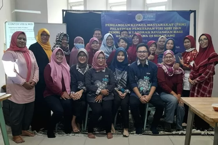 Dosen FE USM Transfer Ilmu Penetapan Visi Misi dan Pembuatan Laporan Keuangan Bagi UMKM Asmarandhana