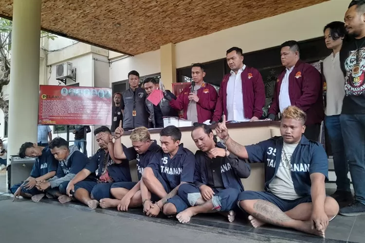 7 tersangka pengeroyokan mayat pria di Puri Anjasmoro Semarang.  (Ayosemarang.com/ Audrian Firhannusa)