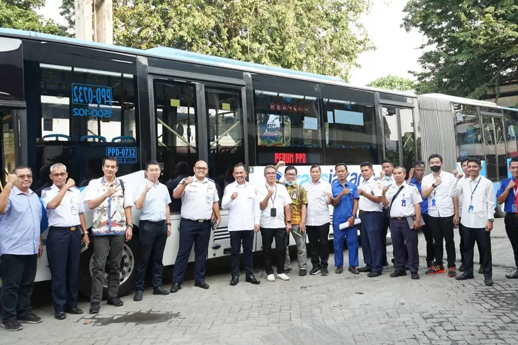 Dinas Perhubungan bersama beberapa badan pemerintahan Provinsi Jawa Tengah melakukan studi komparasi bus berbahan bakar gas milik SBU Trans PPD MAC (Ist)
