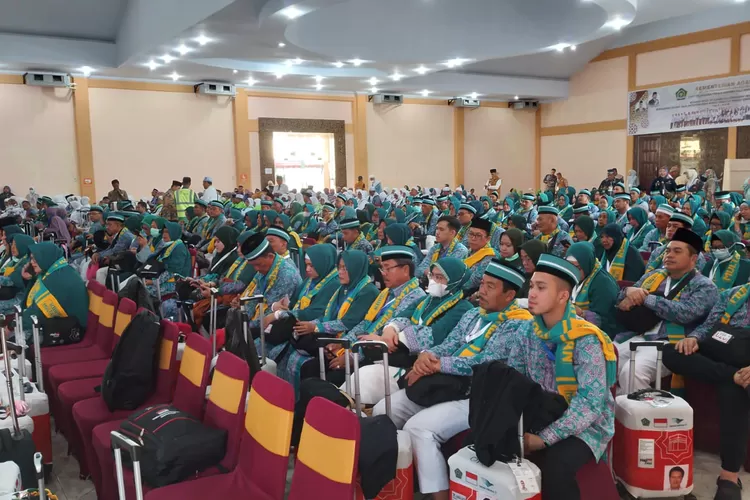 Kloter 8 Bertolak, 4 Jamaah yang Sempat Tertunda Ikut Berangkat (Realitasonline.id/ IW)
