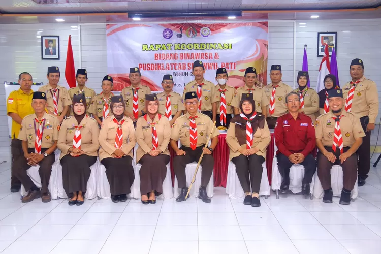 Pimpinan Kwarcab Kudus, Pati, Jepara, Rembang  dan Blora berfoto bersama usai menggelar Rakor Binawasa dan Puslatda berlangsung untuk perkuat sinergitas di Rumah Makan (RM) Ulamsari Kudus pada Kamis 1 Juni 2023, (Foto: Diskominfo Kudus)