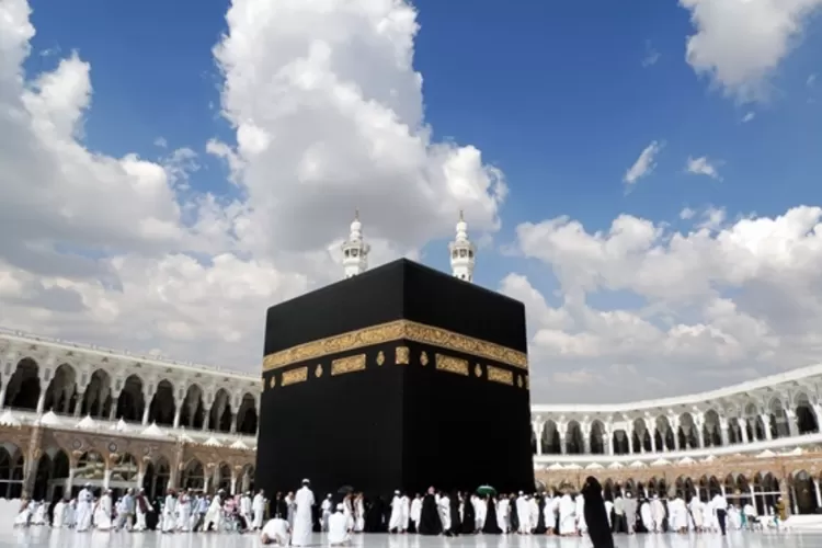 4 Rekomendasi Skincare yang Bisa Dibawa Saat Umroh dan Haji, Kulit Tetap Nyaman dan Ibadah pun Lancar (Foto: Kabbah)