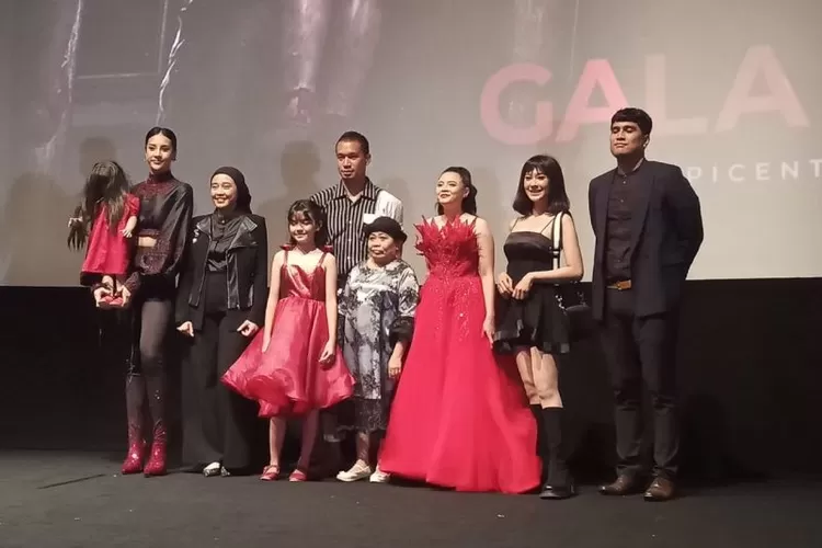 Para pemeran film "Spirit Doll" pada acara Gala Premiere "Spirit Doll" di XXI Epicentrum, Jakarta Selatan pada Rabu (31/5).  (ANTARA/Farhan Arda Nugraha)