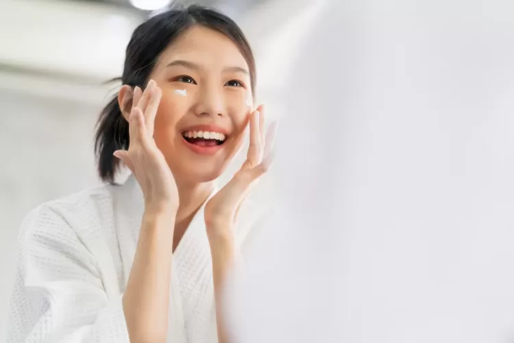 Ilustrasi skincare routine yang sebaiknya dilakukan saat menginjak usia 25 tahun (freepik/Lifestylememory)