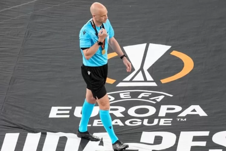 Anthony Taylor, wasit yang memimpin final liga Eropa (The Guardian)