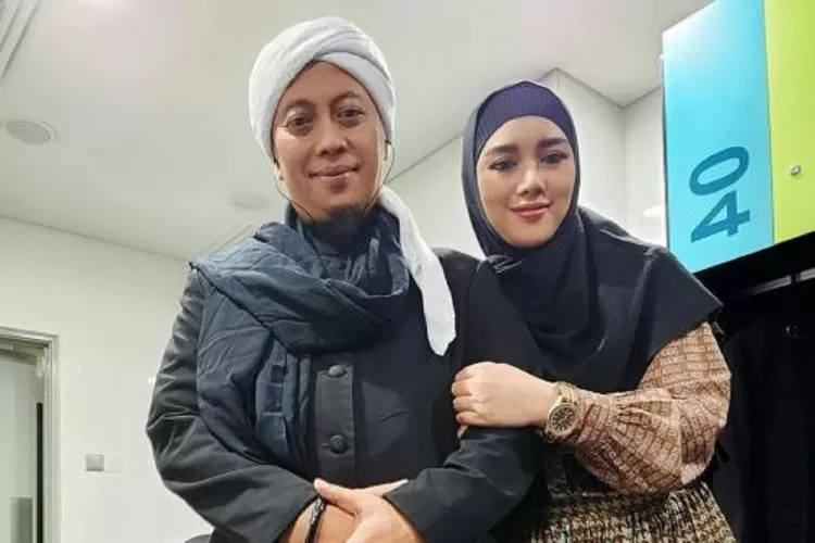 Istri minggat dan kabur dari rumah, Opick beri jawaban (Instagram @bebi.silvana)