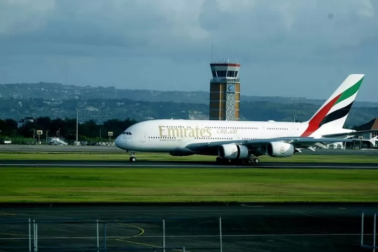 Pesawat A380 Emirates mendarat di Bandara Internasional I Gusti Ngurah Rai, Bali. (dok. Okezone)