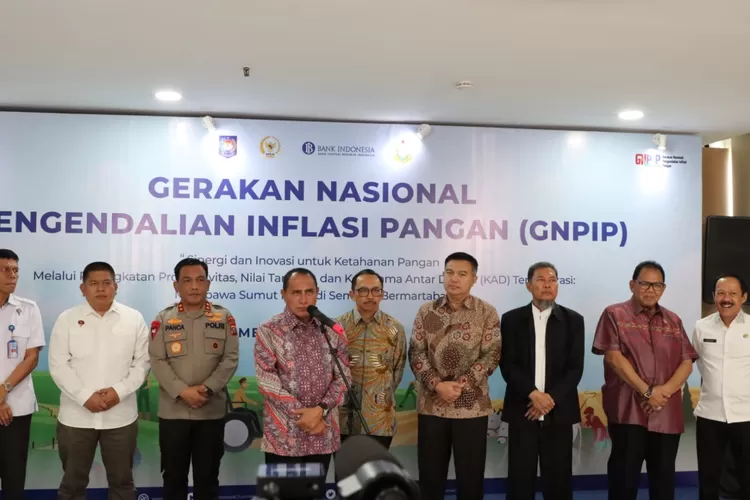 Ketua DPRD Sumut Baskami Ginting, Gubsu Edy Rahmayadi, Kapolda Sumut, Sekda Provsu, Deputi Gubernur BI, Irjen Kemendagri saat acara GNPIP di Kantor Gubernur Sumut. (Realitasonline.id/Dokumen)
