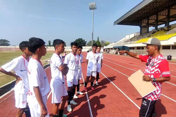 Seleksi pemain Garuda Select di Stadion Utama Kebondalem.  (Edi Prayitno/kontributor kendal)