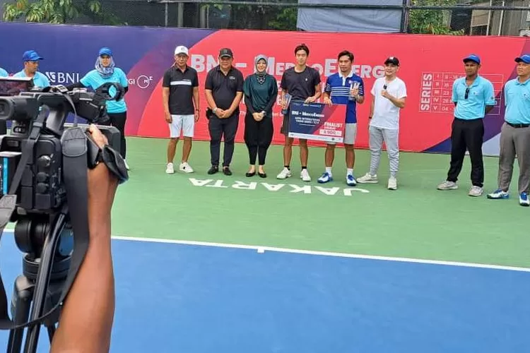 Ganda putra Indonesia Christhoper Rungkat/Nathan Barki, akhirnya harus puas keluar sebagai runner up turnamen tenis BNI MedcoEnergi M25K seri keempat (Ist)