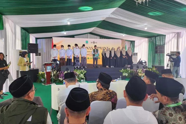 Santri tunas bangsa dikukuhkan di Pesantren Al Hamidiyah sebagai santri penggerak lingkungan.