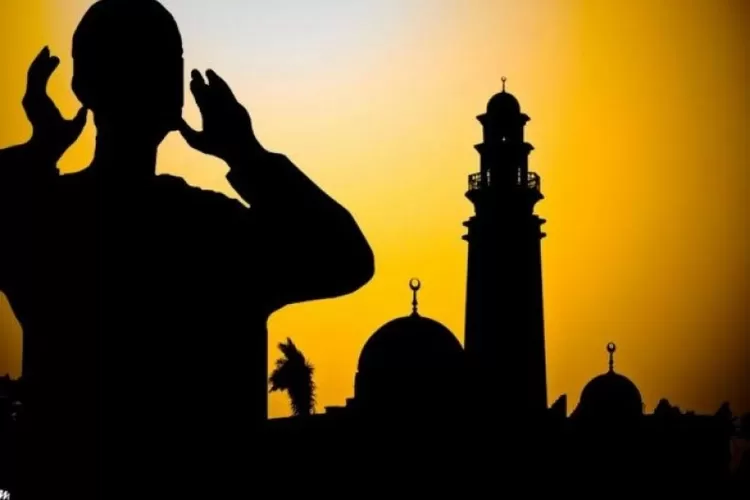 Hukum mendengarkan suara adzan dari aplikasi HP 