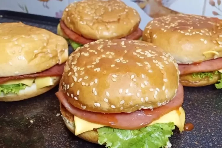 Resep Burger Rumahan Tentunya Sederhana Nikmat Dan Lezat Yuk Recook Di Rumah Hops Id