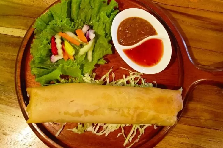 Nikmati Menu Special Long Weekend Giant Lumpia di Caravan Resto Taman Safari Bogor