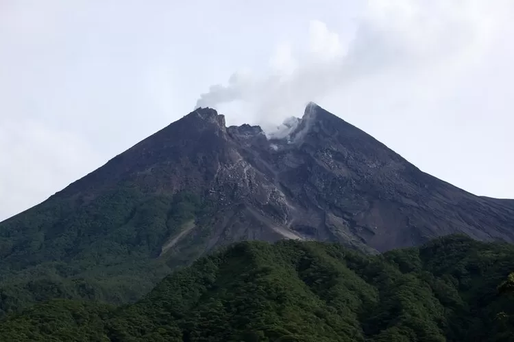 Ilustrasi Siaga! Terpantau 40 Kali Lava Pijar pada Aktivitas Gunung Merapi Jarak Luncur 1,7 Km (Freepik )