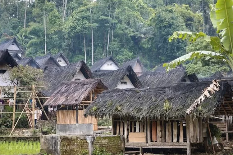 Simak! Fakta Unik Kampung Naga Tasikmalaya yang Jadi Daya Tarik Wisatawan -  Urban Garut