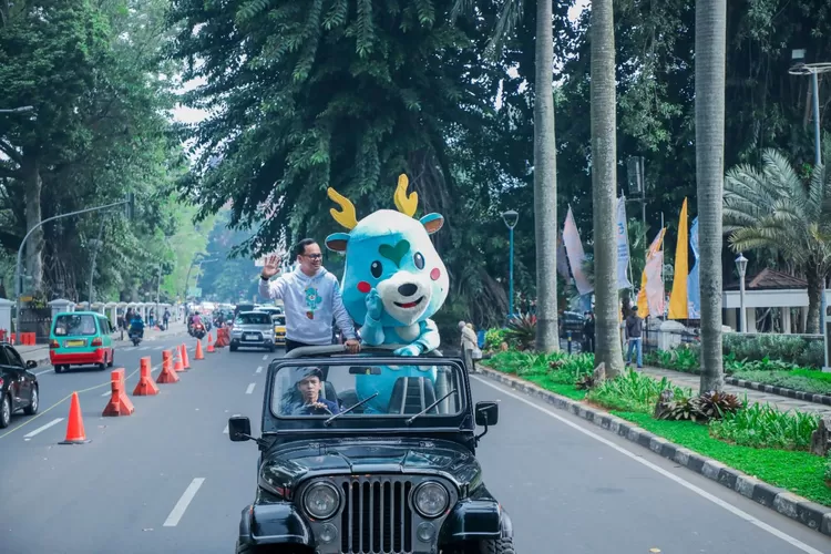 Kota Bogor kini resmi memiliki maskot. Tepat di Hari Jadi Bogor (HJB) ke-541 tahun, maskot bernama Rusa Bogor atau RuBo resmi dilaunching Wali Kota Bogor, Bima Arya.