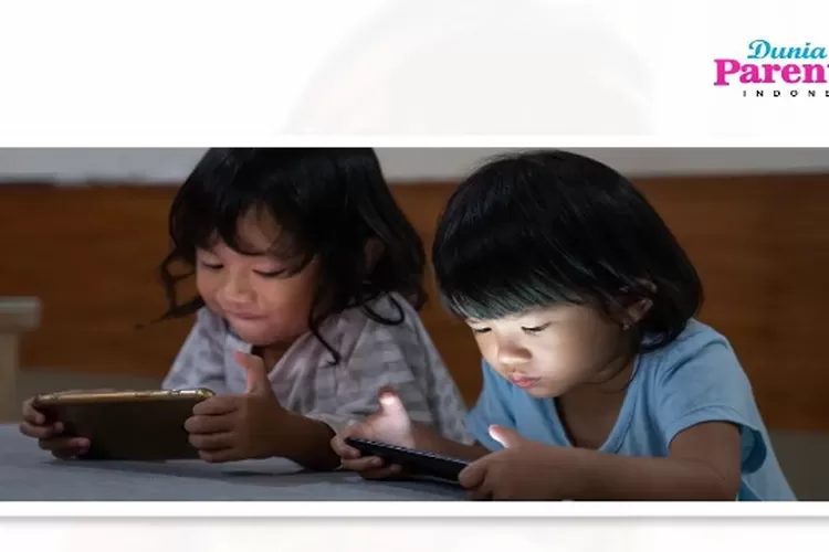 Jangan membiasakan memberi gadget pada anak yang sedang rewel (Instagram @duniaparentingdotid)