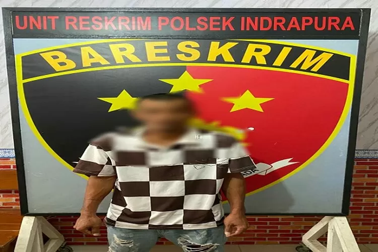 Tersangka MS mencuri peralatan gereja terpaksa mendekam di tahanan Polsek Indrapura  (Realitasonline/H.Guntur Sinaga)